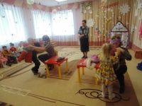 Игра для детей и мам "Одень ребенка"
